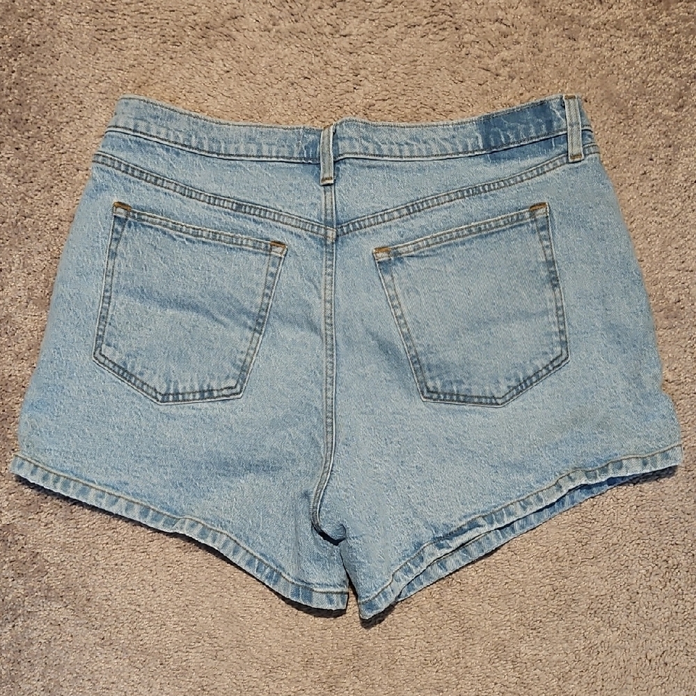 Abercrombie & Fitch The 4" Mom Short High Rise Denim Shorts - Size 33/16 - Picture 2 of 4